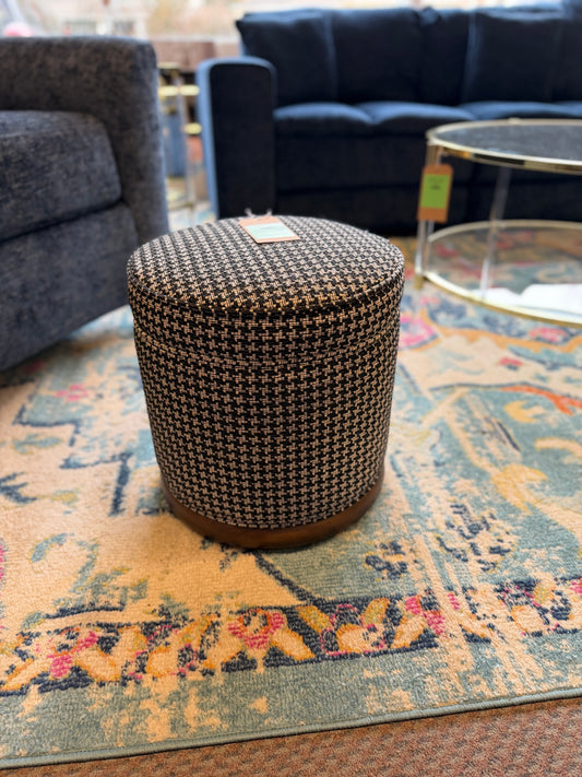 FIORELLI ROUND BOUCLE OTTOMAN / WHITE / WALNUT Retail: $130+
