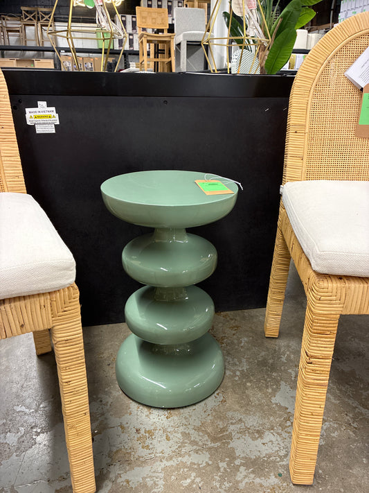 Kate and Laurel Fondi Metal Side Table in Mint Green