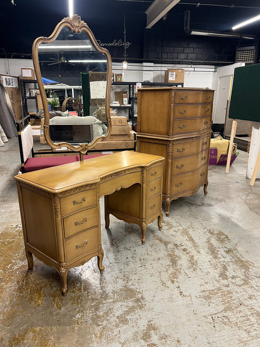 Solid Wood Vintage Vanity Dresser *donated