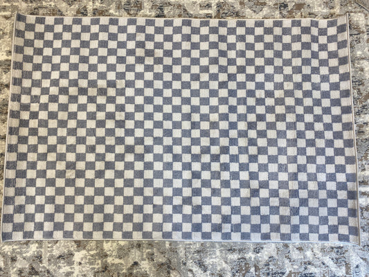 Washable Solid Machine Tufted Rug by Threshold in Gray | 4ft x 5ft 6in | Retails for: $40.00