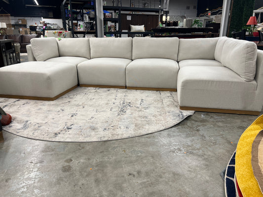 Henredon 6 Piece Fabric Sectional Cream Retail: $2099 MINOR WAREHOUSE SMUDGING