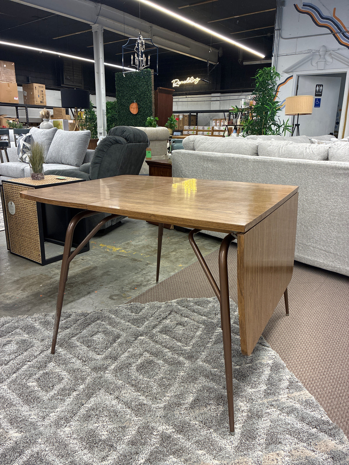 Vintage Drop Leaf Dining Table *donated