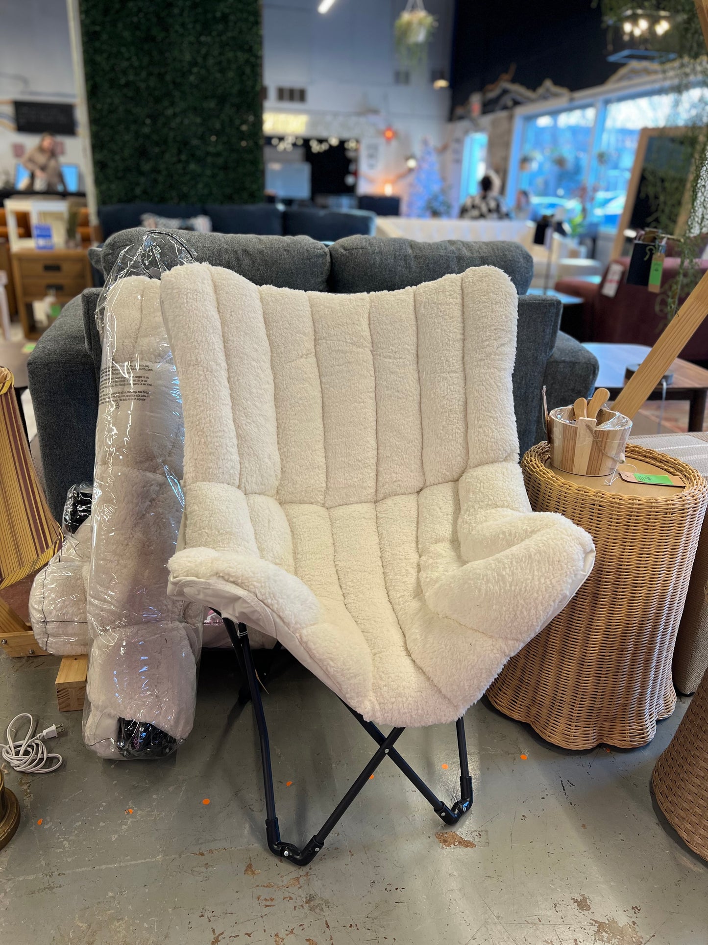 Butterfly Chair Faux Shearling Cream - Room Essentials Retail: $43