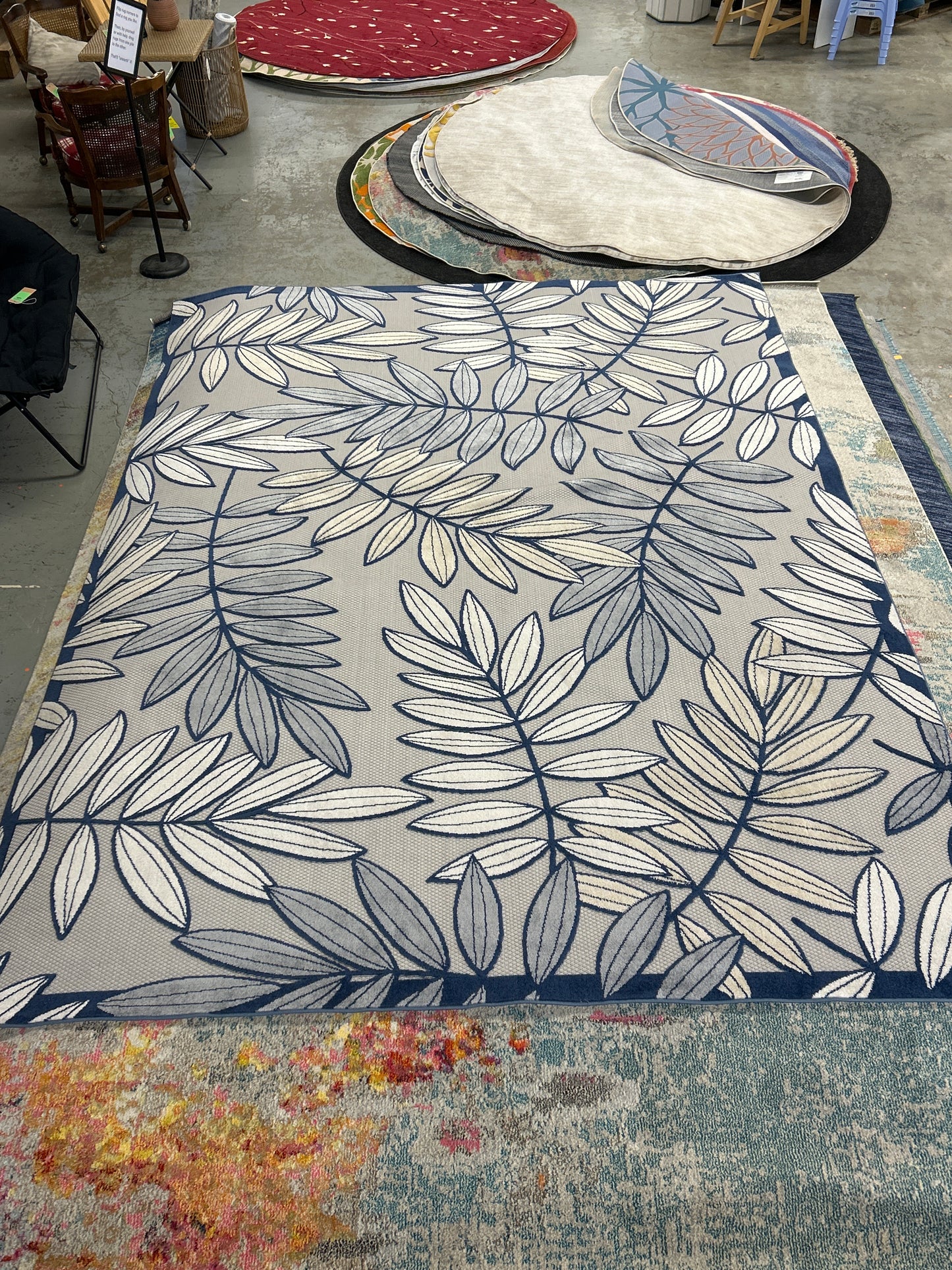 9 x 12 blue leaf indoor / outdoor area rug