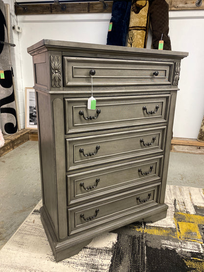 Azoriah 5 - Drawer Dresser in Gray - - Retail Price: $599.99 REPAIRED, minor