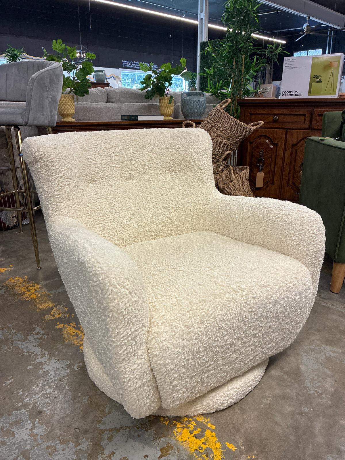 Kessler Swivel Chair Cream