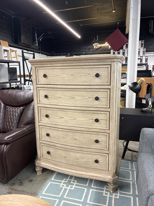 Demarlos Chest of Drawers *donated
