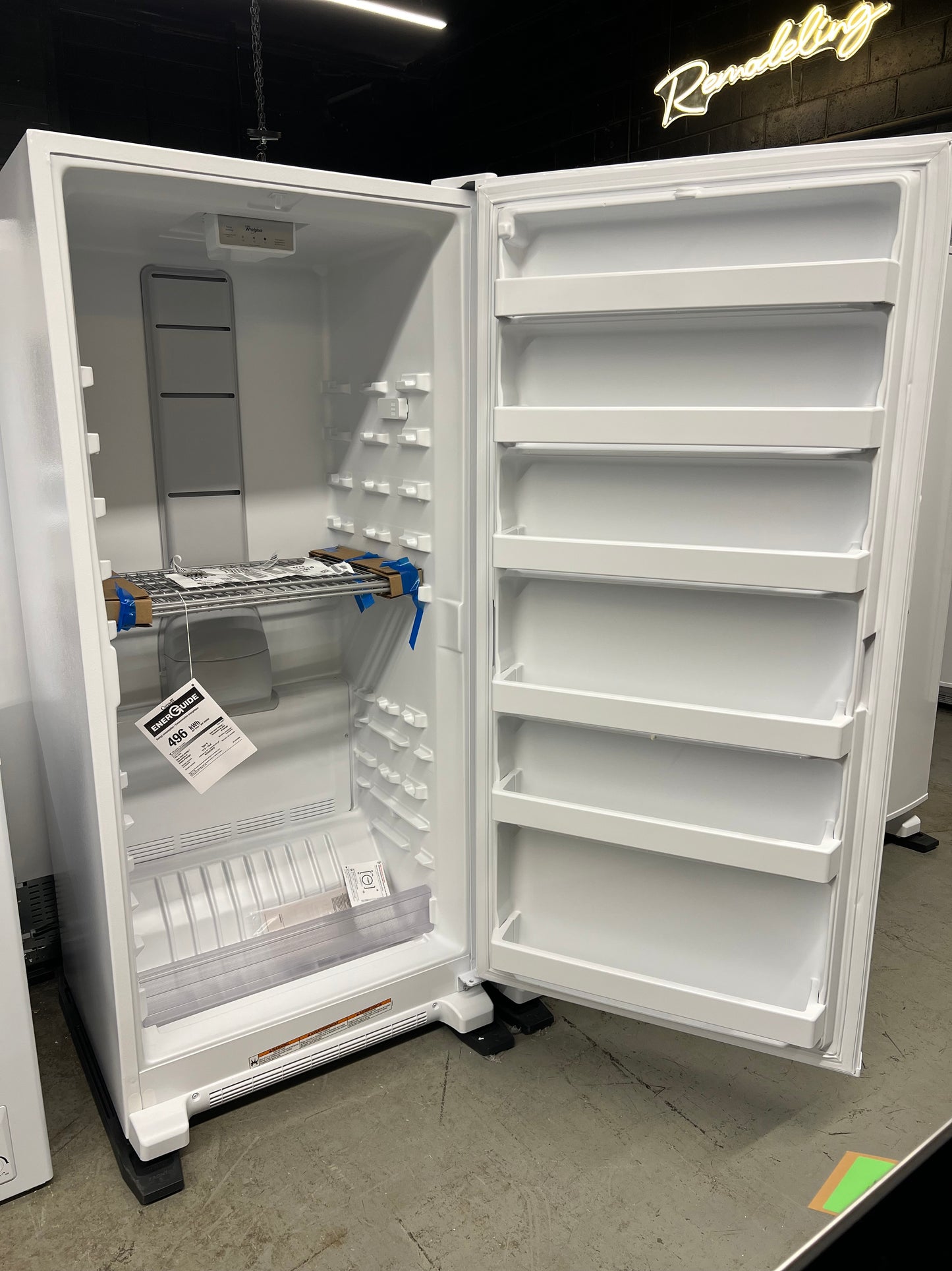Whirlpool 17.7-cu ft Frost-free Upright Freezer (White) Retail: $1199