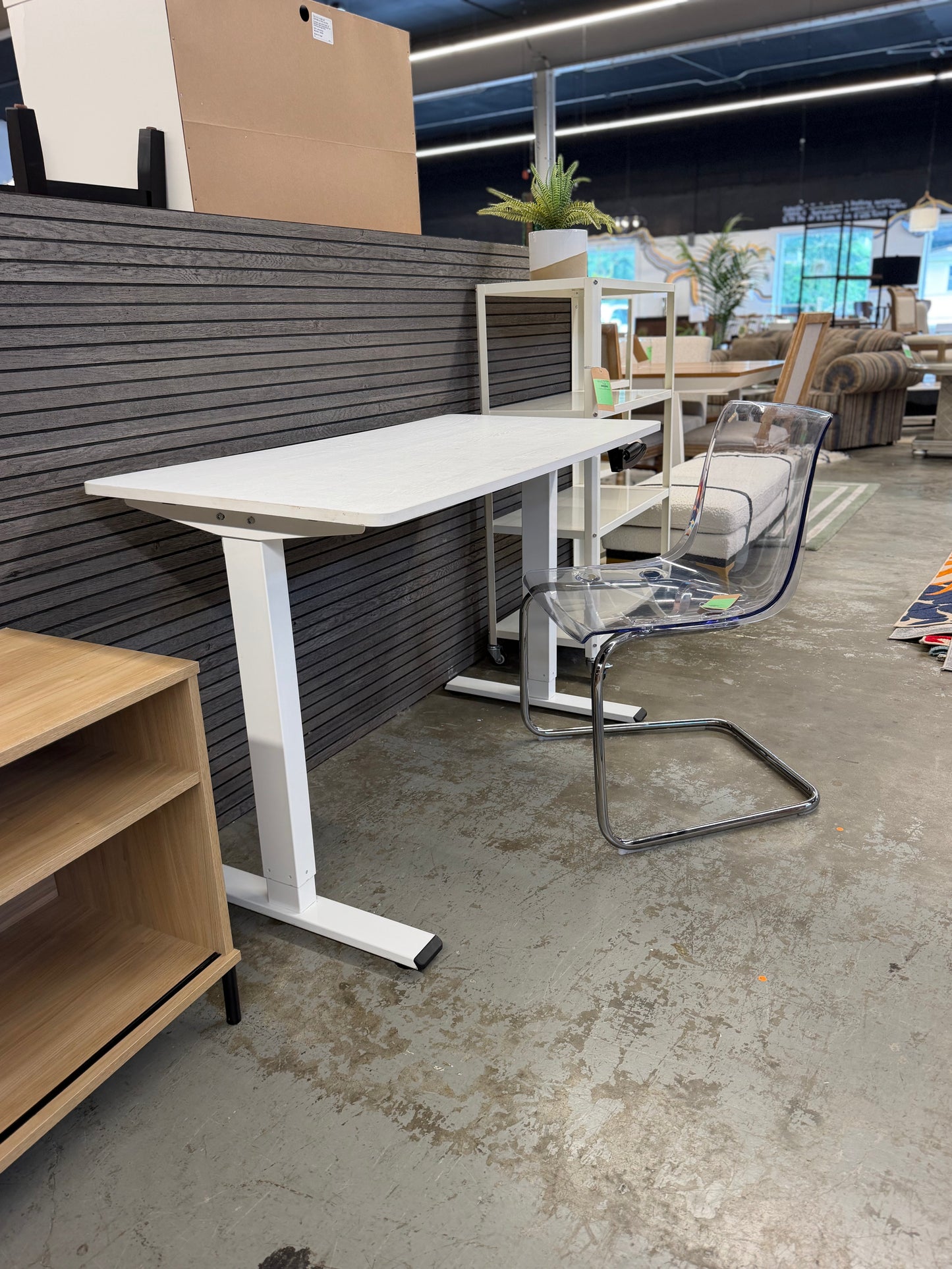 Adjustable Height Desk *donated USED CONDITION