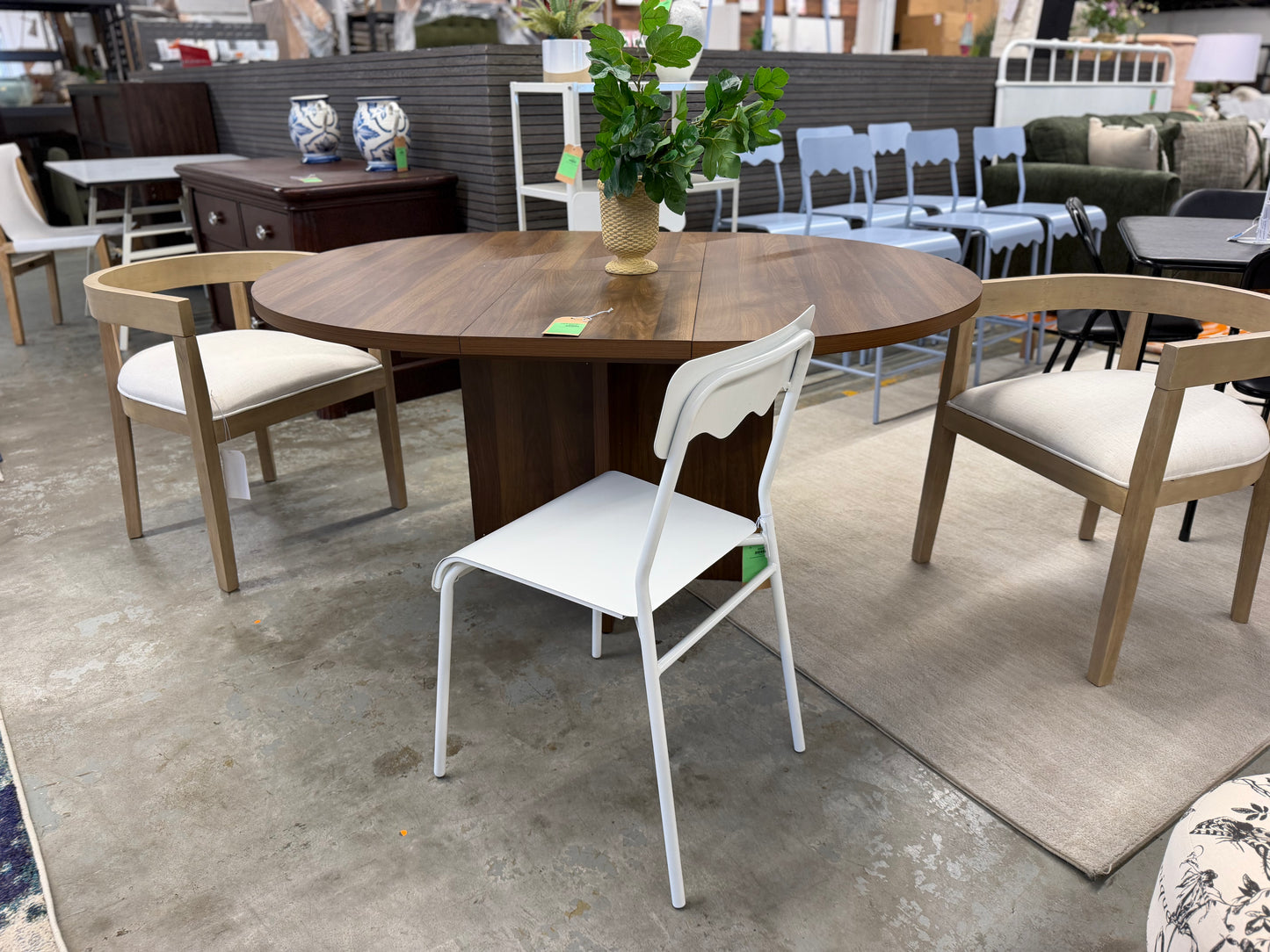 Extendable Oval Dining Table for 4-8, 43" Round or 59" Oval Retail: $341