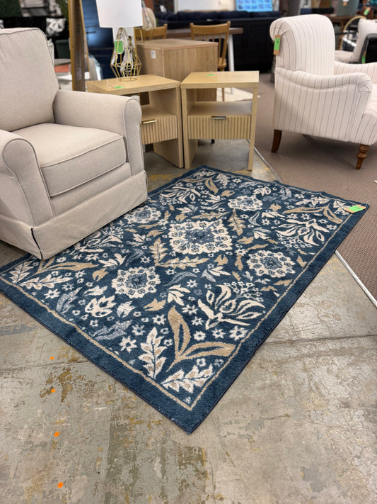 Persian Rug *Retail: $60