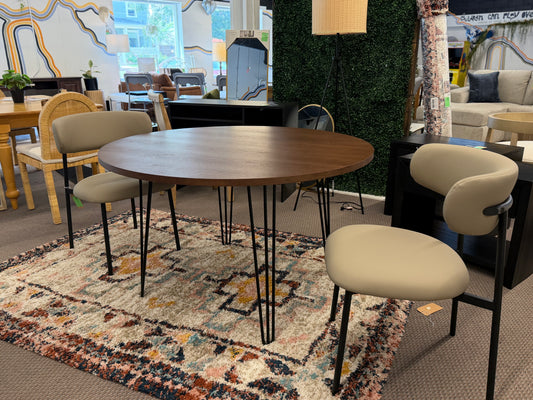 Round Hairpin Table