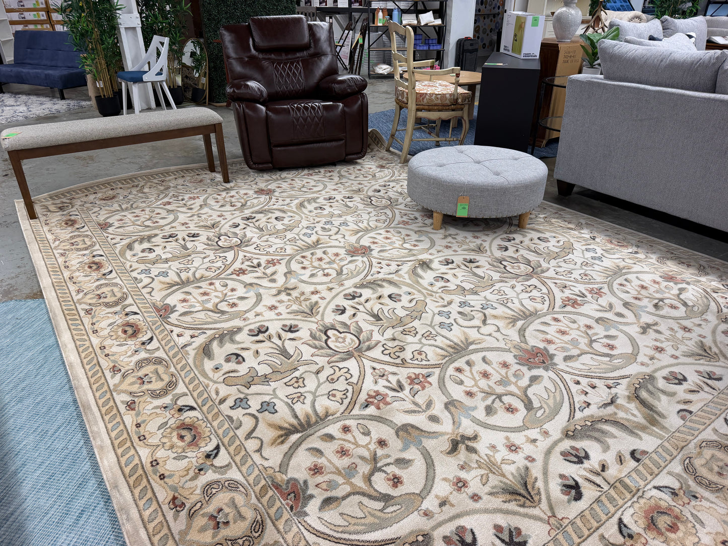 Nourison Waldon Ivory Rug 9 x 12 Retail: $391