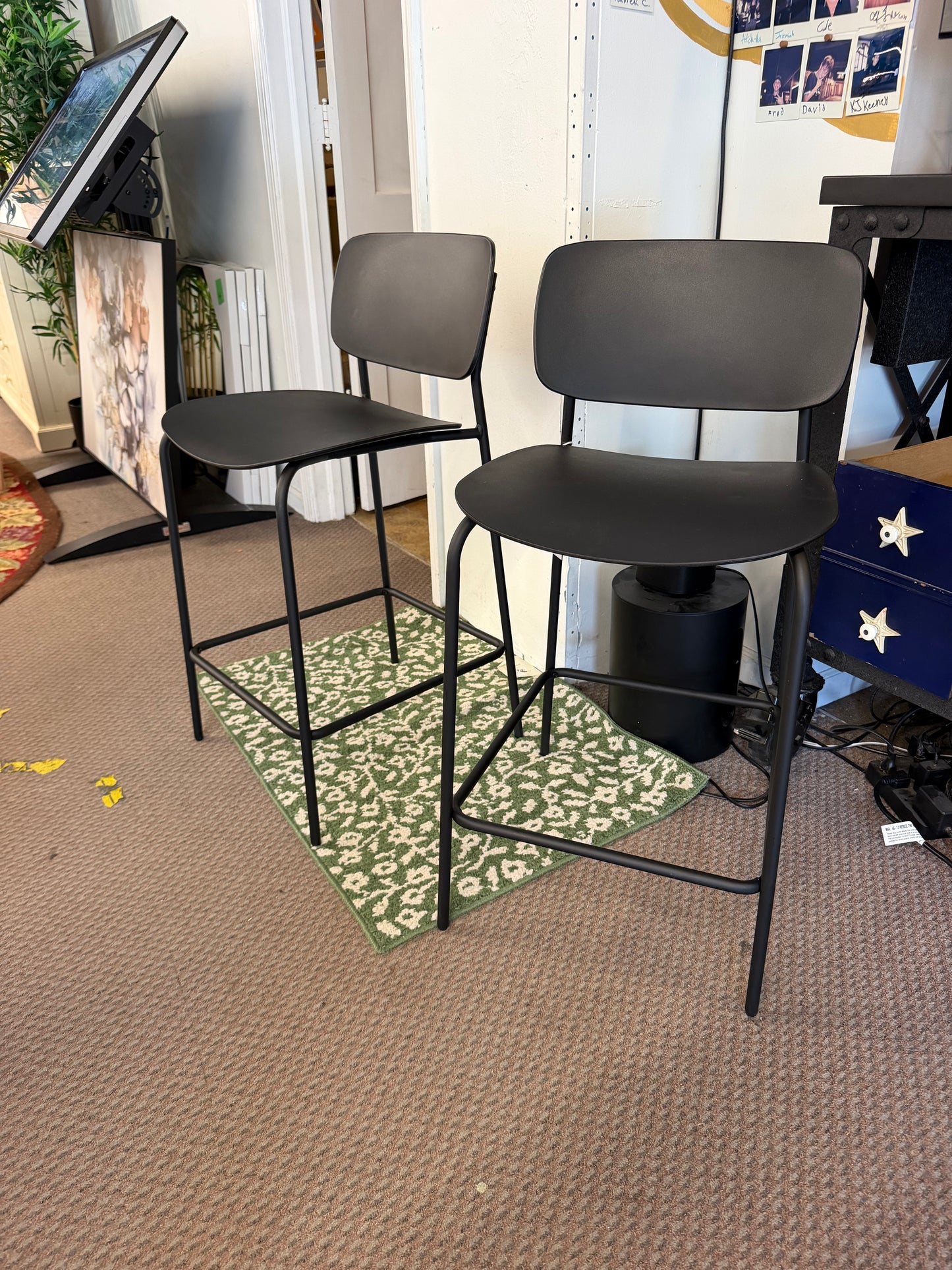 Set of 2 Molded Plastic with Metal Base Counter Height Barstool Retail: $100
