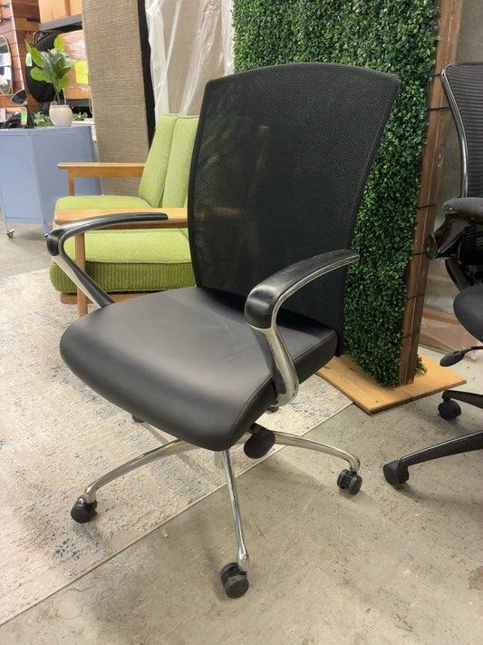 Gunlocke black mesh office chair
