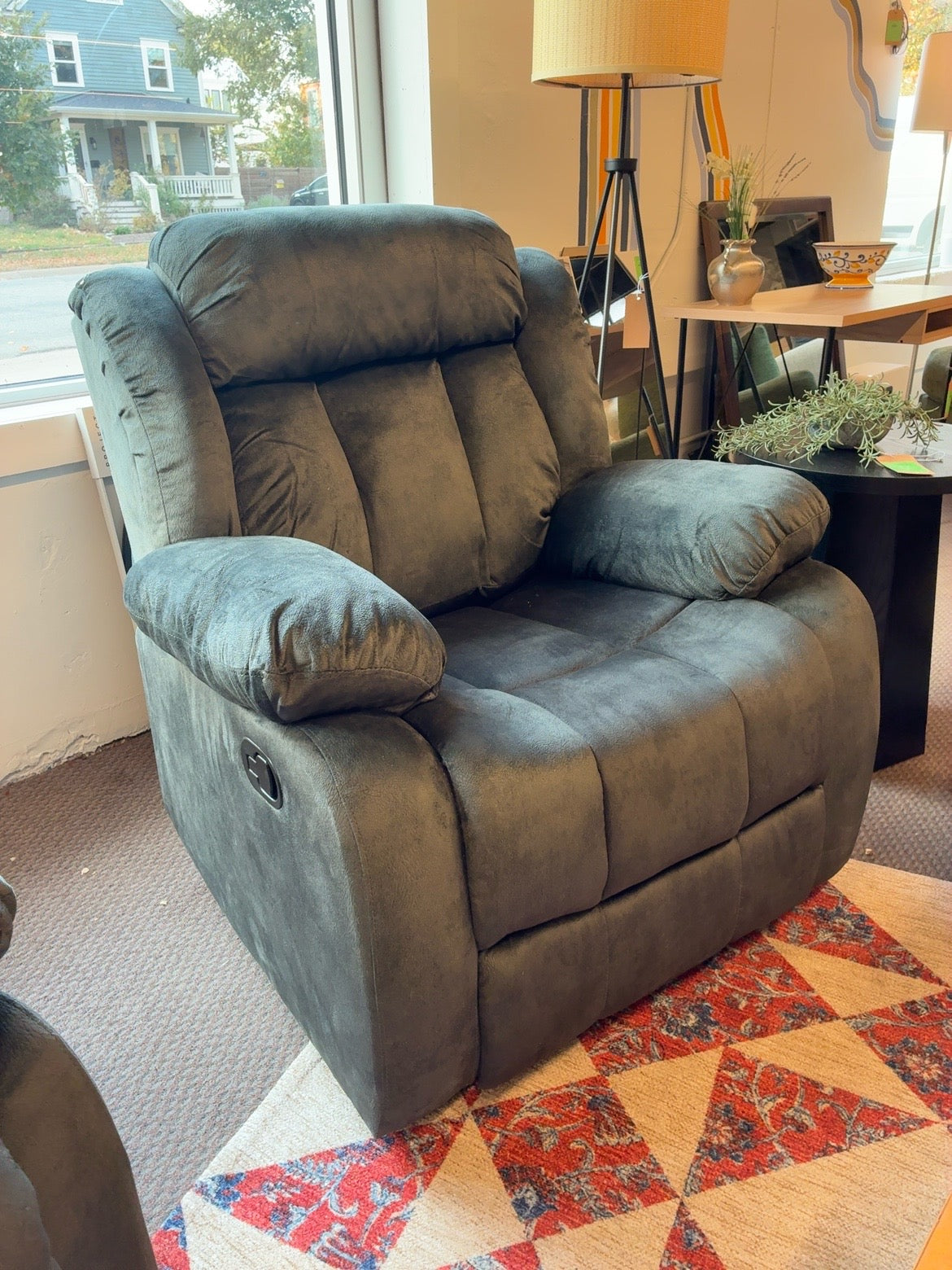 Manual recliner with heat and massage
