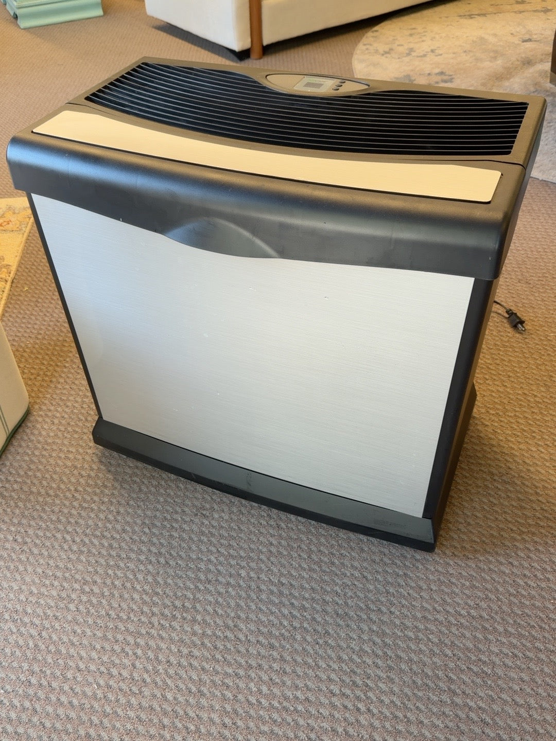 AIRCARE Valiant HD1409 humidifier, front view