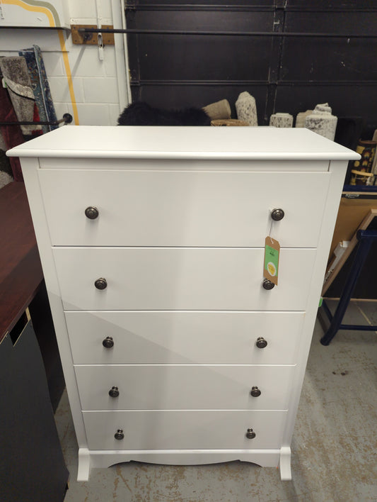 45.12 Monterey Vertical Dresser White (Retail Price: $170)